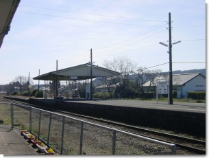 えびの飯野駅　無人駅.JPG